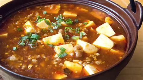  Le Mapo Doufu aux Délices Épicés: Savoureux et Piquant, une Explosion de Saveurs en Bouche!