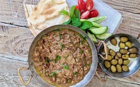 Ful Medames : Un Délice Onctueux aux Arômes Épicés de la Cuisine de Damiette!