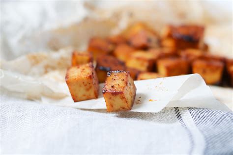  Le Tofu Pourri de Jingdezhen: Un Délice Fumé et Épicé qui Enflammme les Papilles!