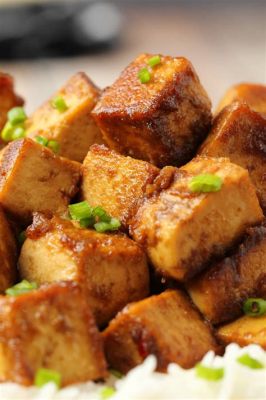  Le Tofu Mariné aux Crevettes Fraîches: Une Explosion Savoureuse de Textures Contrebalancée par une Douceur Exotique