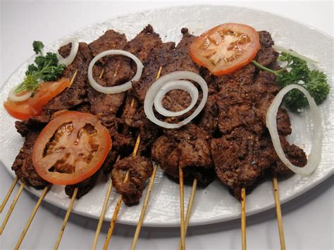  Suya: Une explosion de saveurs épicées et une texture irrésistiblement tendre !