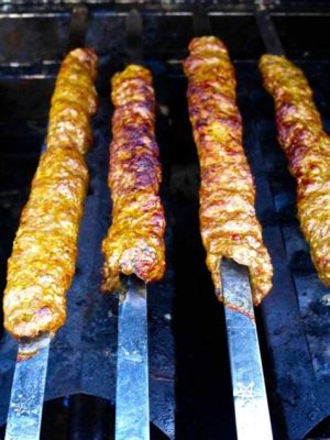  Tchelow kebab: Un délice épicé et fondant qui vous transportera directement dans les souks d'Orumieh !